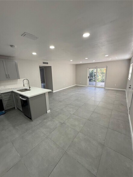 Building Photo - 4111 Stirling Rd