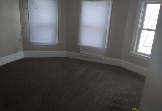 Building Photo - 5627 Jefferson Ave