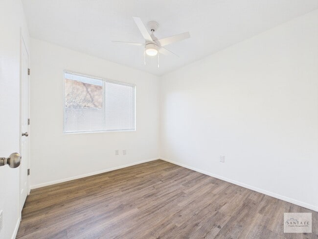 Building Photo - Single Family Home Available Now!