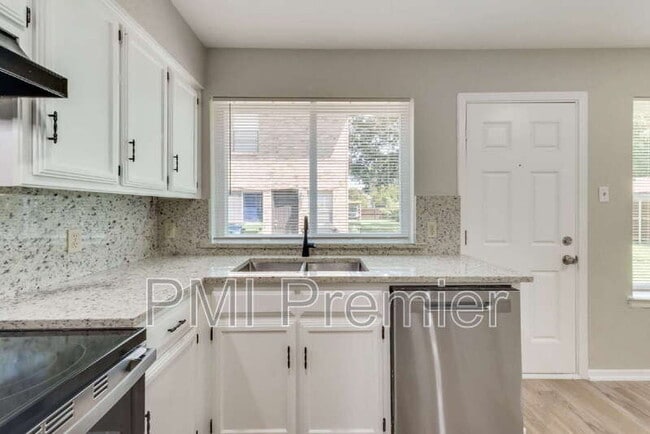 Building Photo - 105 Wildwood Ct