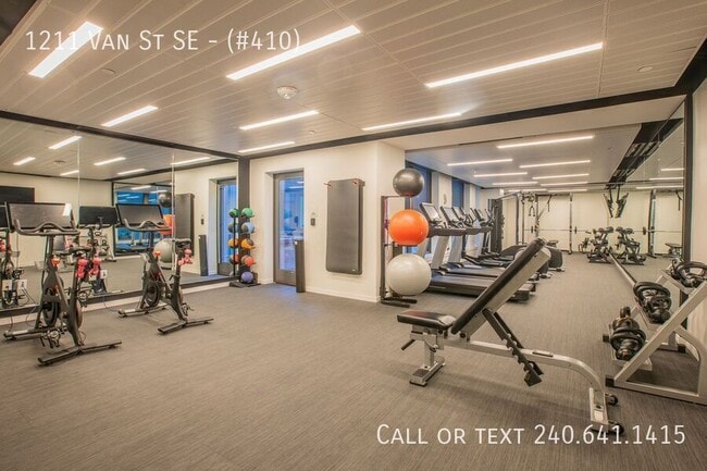 Building Photo - 1211 Van St SE