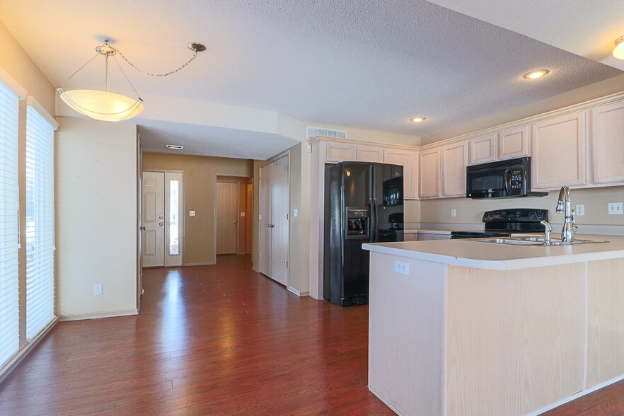 Building Photo - 2147 SW Gooseberry Ln