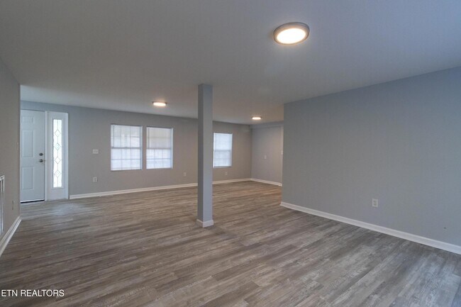 Building Photo - 770 Mahoney Rd