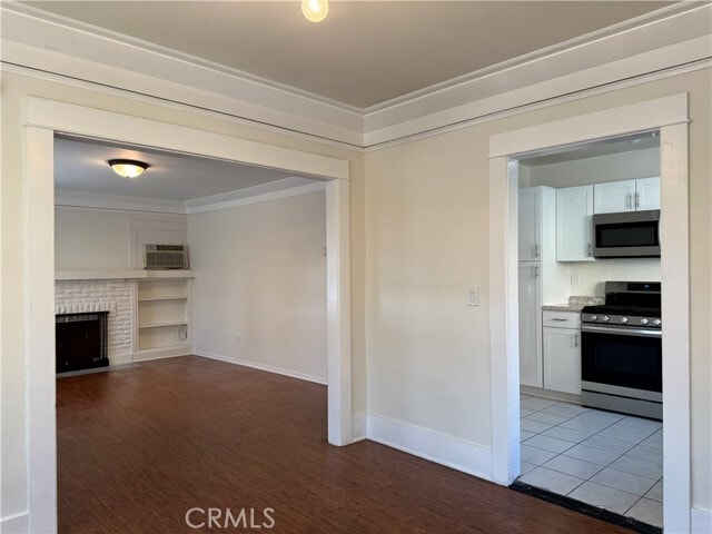 Building Photo - 1183 N Normandie Ave