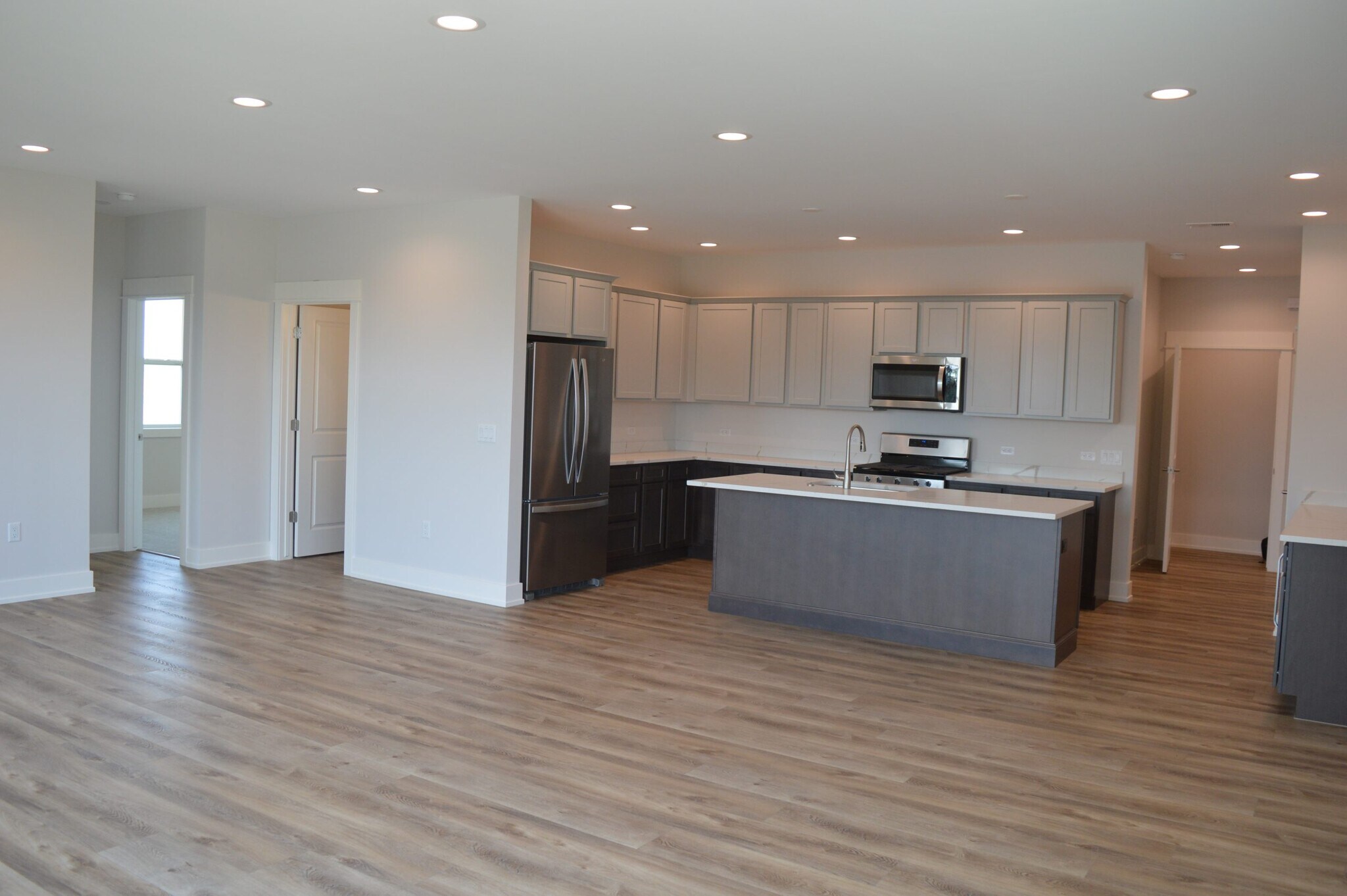 Building Photo - 219 3rd Ave