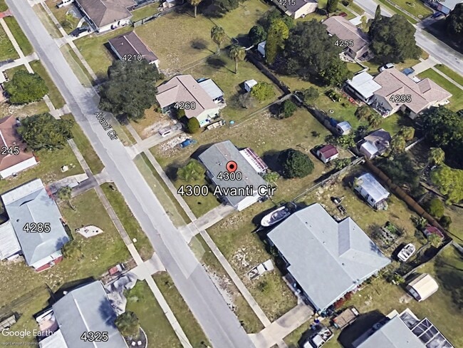 Building Photo - "Charming 2-Bed, 2-Bath North Port Retreat"