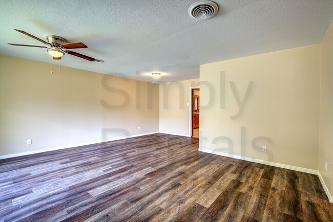 Building Photo - 6426 Chapman Dr