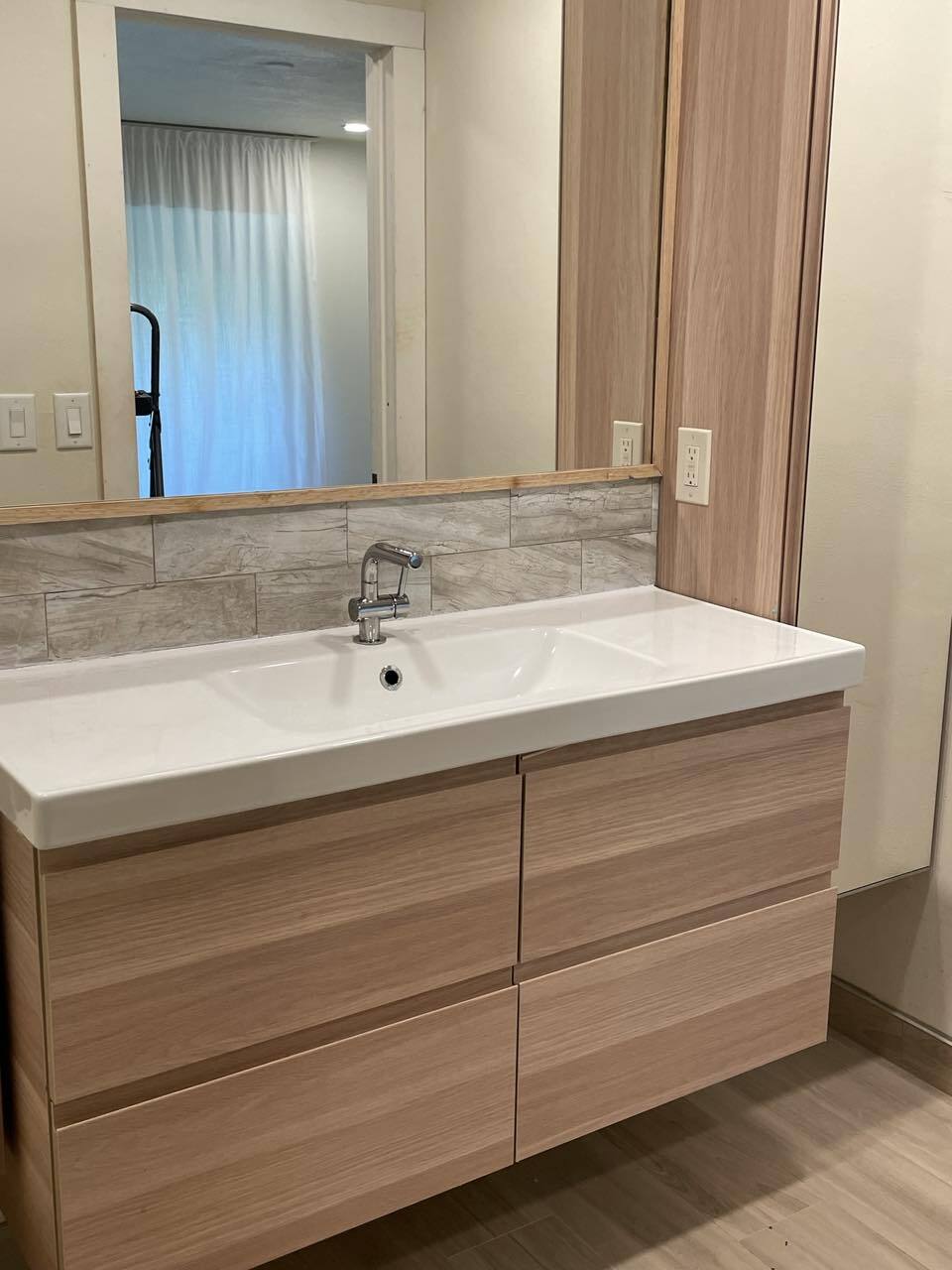 Master bathroom - 441 N Harbor City Blvd