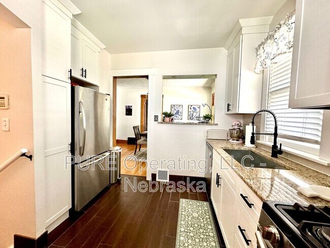 Building Photo - 5724 Rees St