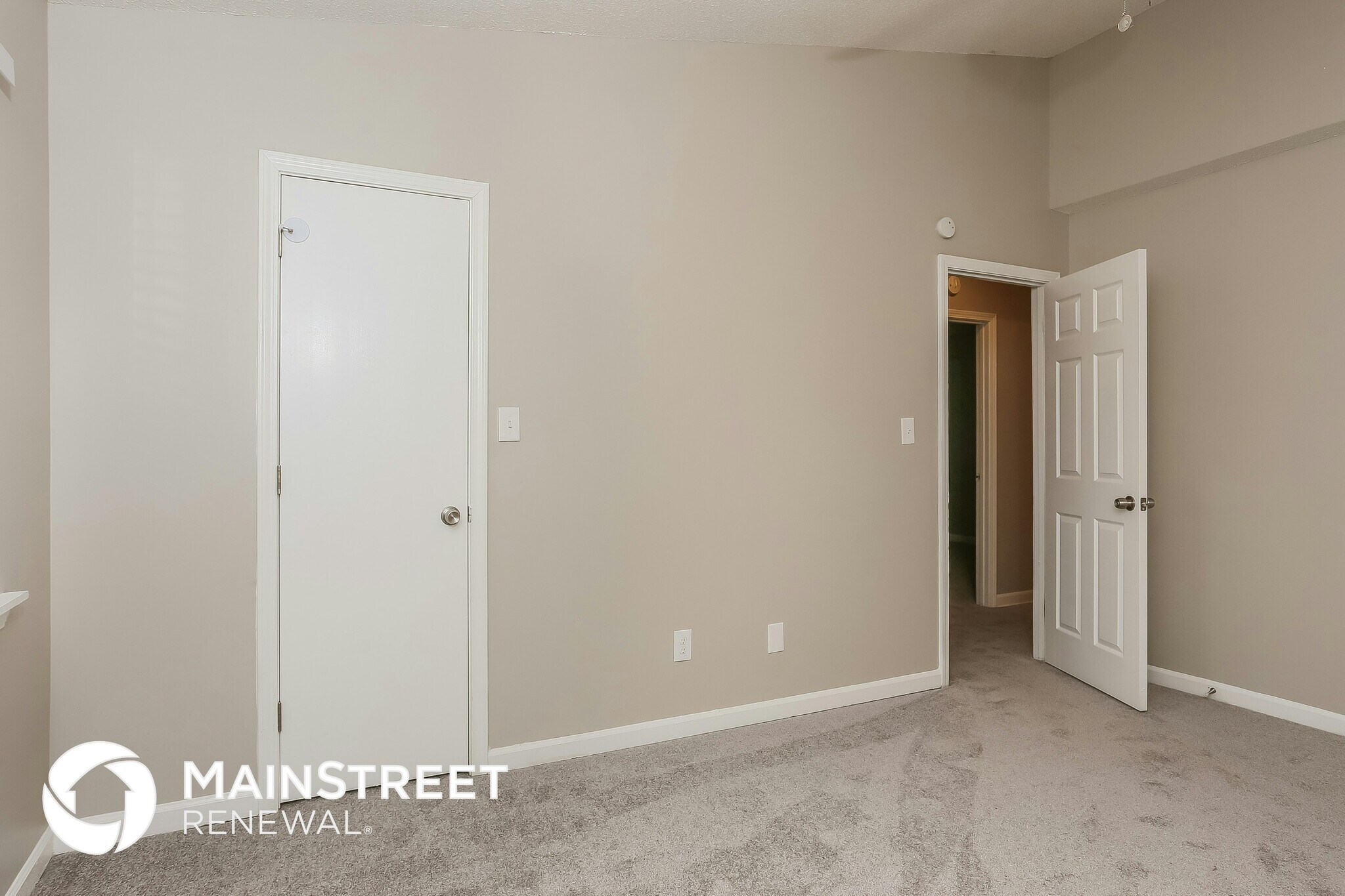 Building Photo - 2453 Crestdale Cir SE