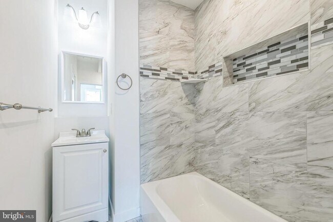 Building Photo - 1526 W Seybert St