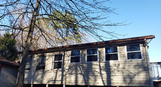 Building Photo - 1222 N Independence Dr