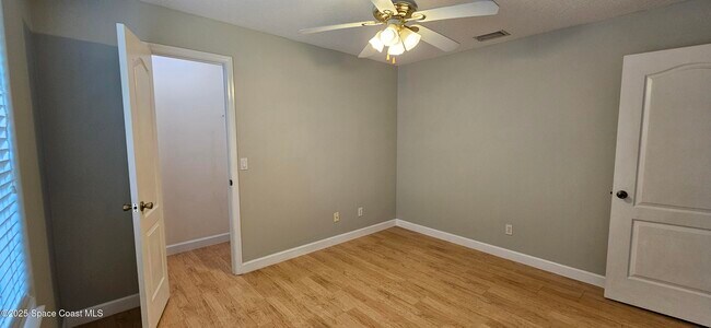 Building Photo - 4951 Somerville Dr
