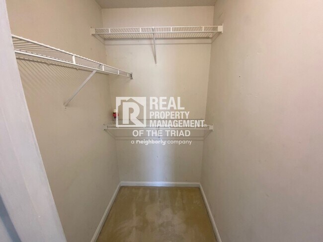 Building Photo - Two Bed / Two Bath Condo near Urban Loop