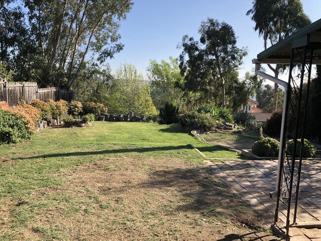 Building Photo - 3 Bedroom/2 bathroom home now available in...