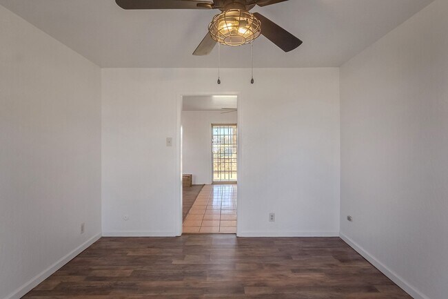 Building Photo - 3025 W Ohara Rd