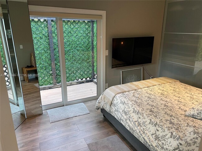 Building Photo - 2654 SW 25th Ter