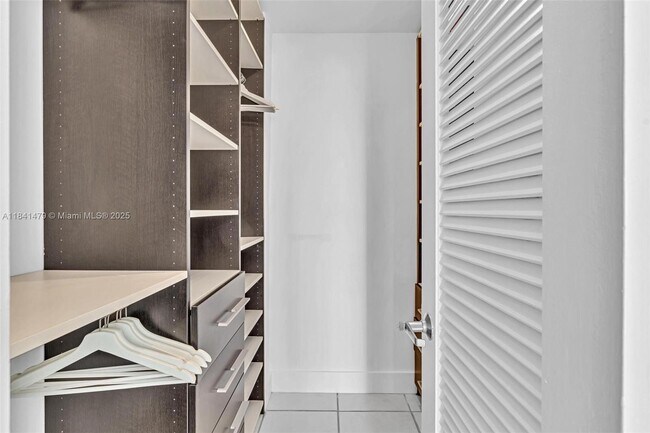 Building Photo - 5161 Collins Ave