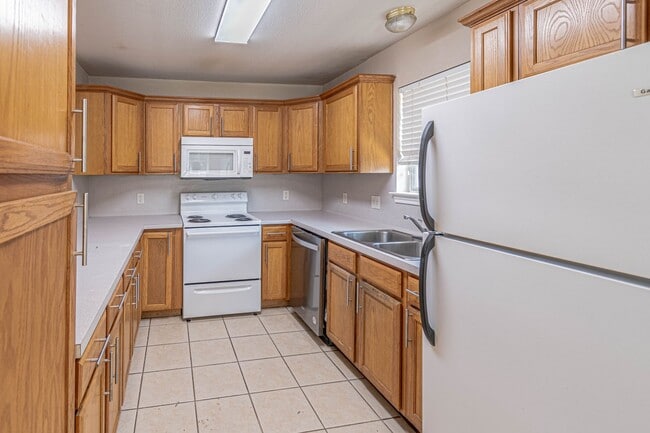 Building Photo - Available August 2026! 3 Bedroom 3 Bathroom Duplex with Fenced Yard!