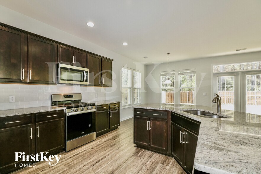 Building Photo - 421 Sanctuary Park Dr