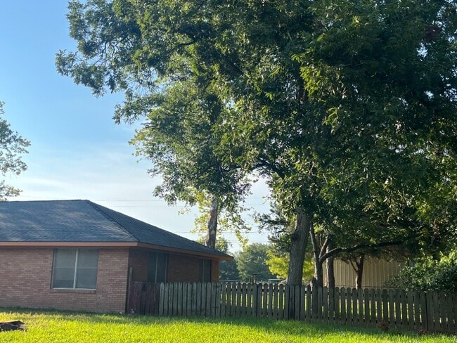 Building Photo - 106 Jane Dr