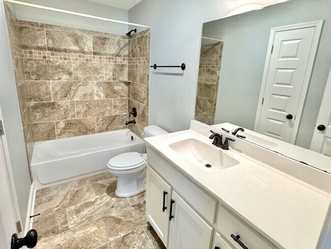 Building Photo - RiverstoneDrive5378