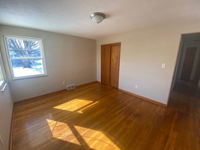 Building Photo - 3515 Eakin Rd