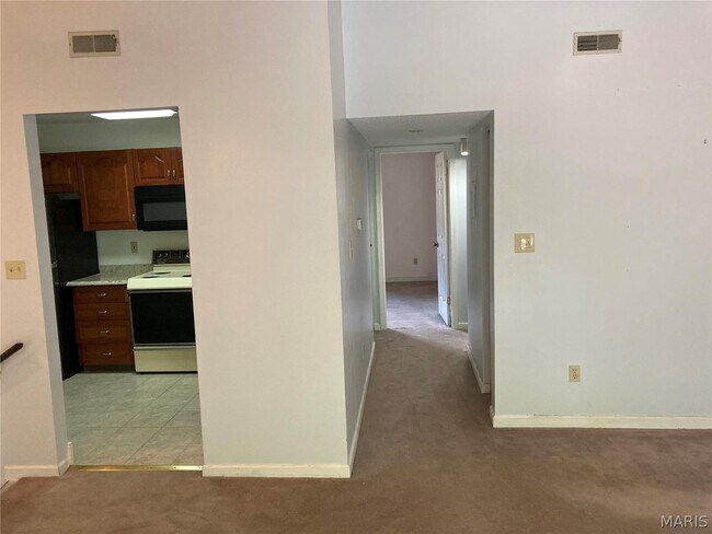 Building Photo - 1690 E Swan Cir