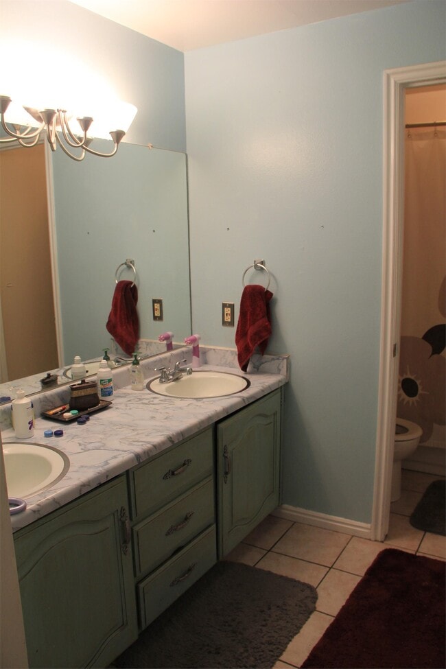 Building Photo - 241 E 400 N
