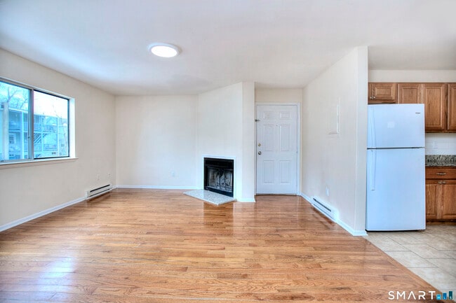 Building Photo - 638 Cove Rd