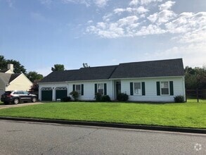 Building Photo - Lovely Ranch in Grassfield School District!