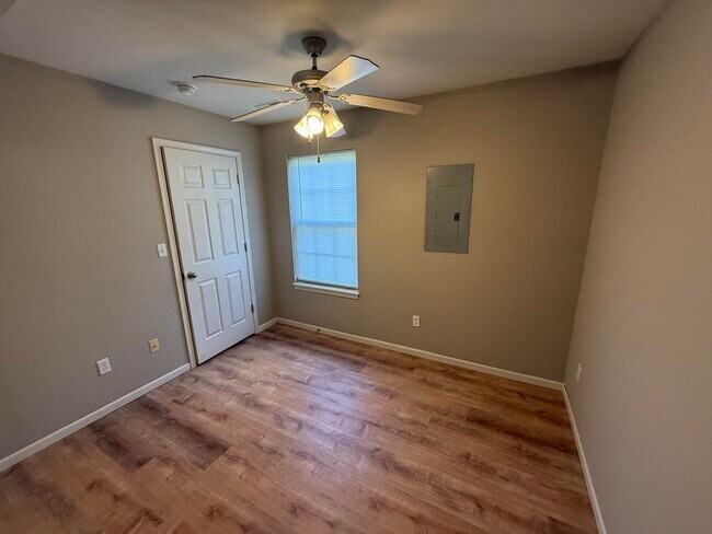 Building Photo - 4006 Snowy Owl Dr