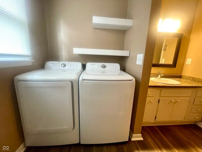 Building Photo - 3110 W Cypress Dr