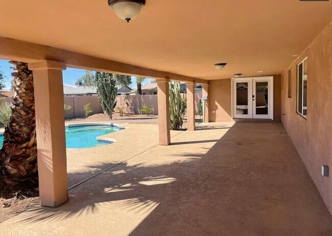 Building Photo - 4015 E Friess Dr