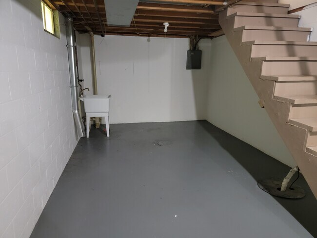Building Photo - 6293 Amanda Dr