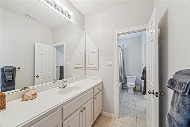Building Photo - 523 Archwood Trail