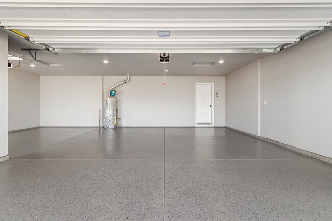 Building Photo - 3117 S Old Farm Ave