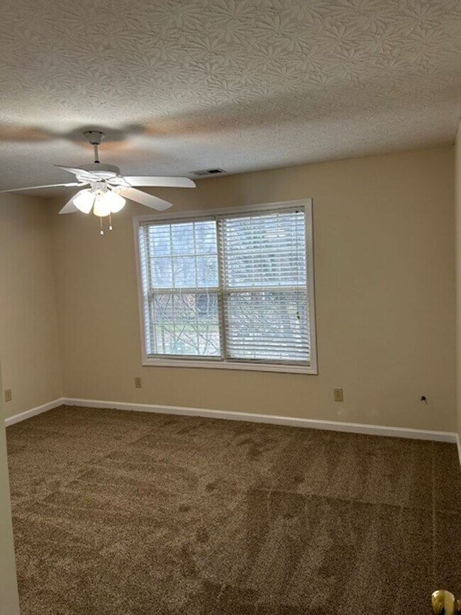 Building Photo - Eastwood home with 1st Floor Primary BR!   260210