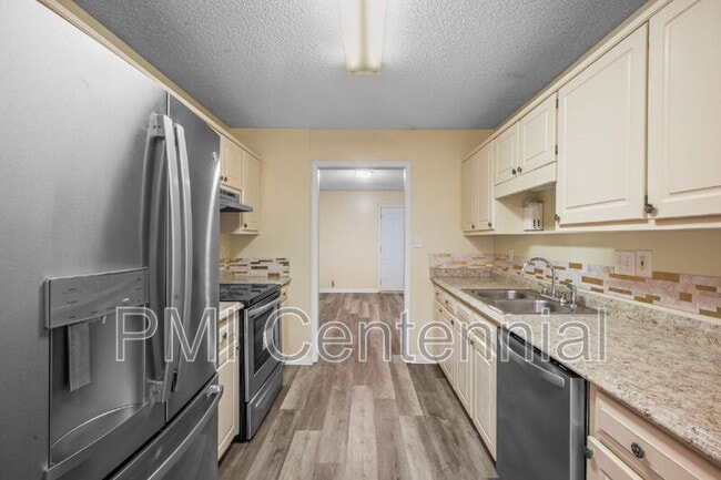 Building Photo - 8078 Woodlake Dr