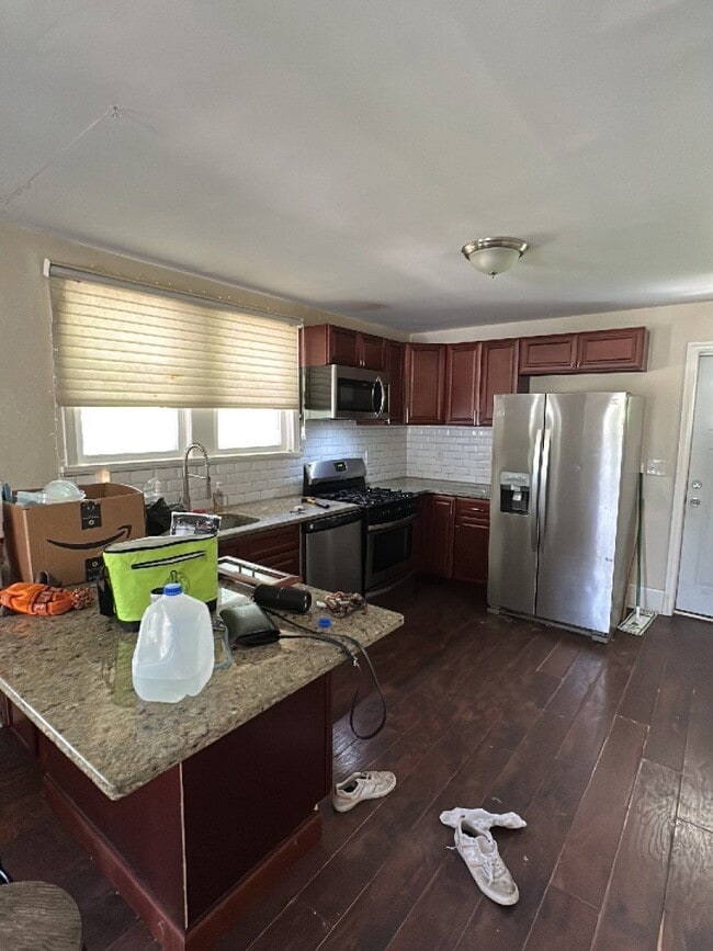 Building Photo - 558 Cincinnati Ave