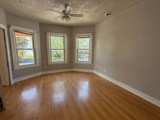 Building Photo - 1017 Hegeman St