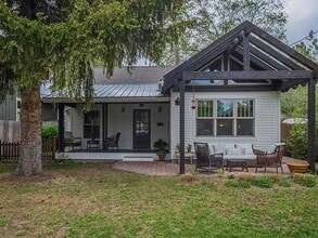 Building Photo - Newly Updated 2 Story Home with Large Yard