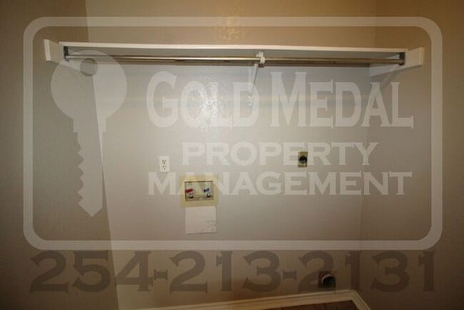 Building Photo - Lisa Lane Living – Simple, Smart & Ready for You!