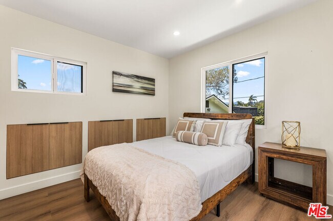 Building Photo - 266 Mabery Rd