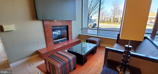 Building Photo - 5750 Bou Ave