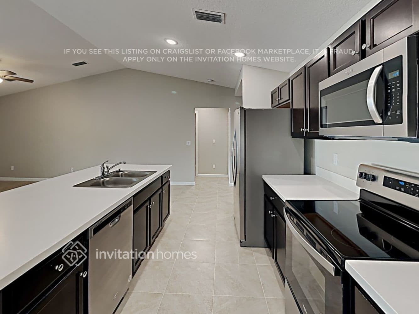 Building Photo - 453 SW Leona Dr