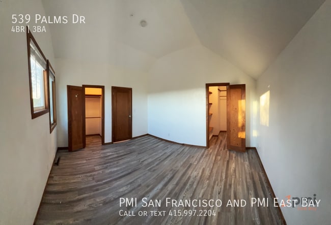 Building Photo - 539 Palms Dr