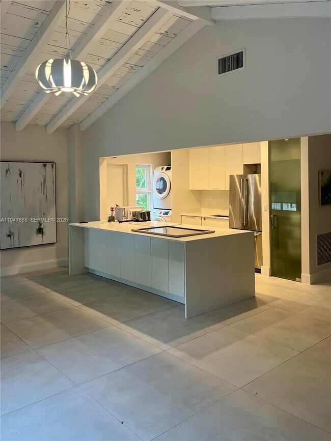 Building Photo - 337 SW 23rd Rd