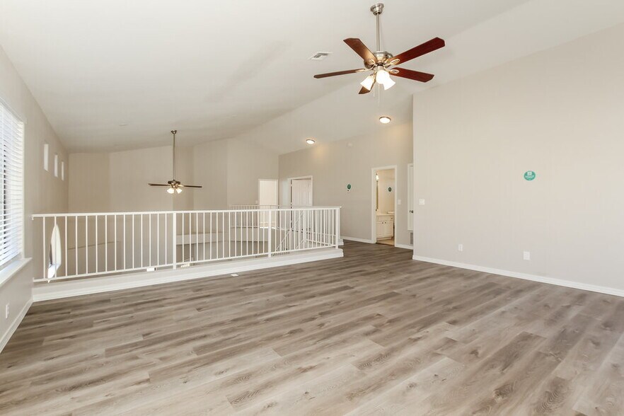 Building Photo - 18039 N 12th Pl