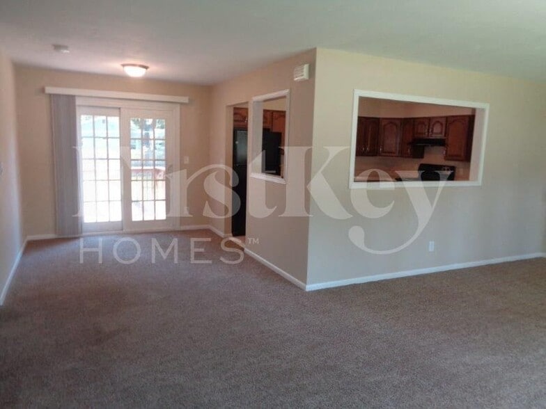 Building Photo - 501 Harmony Dr